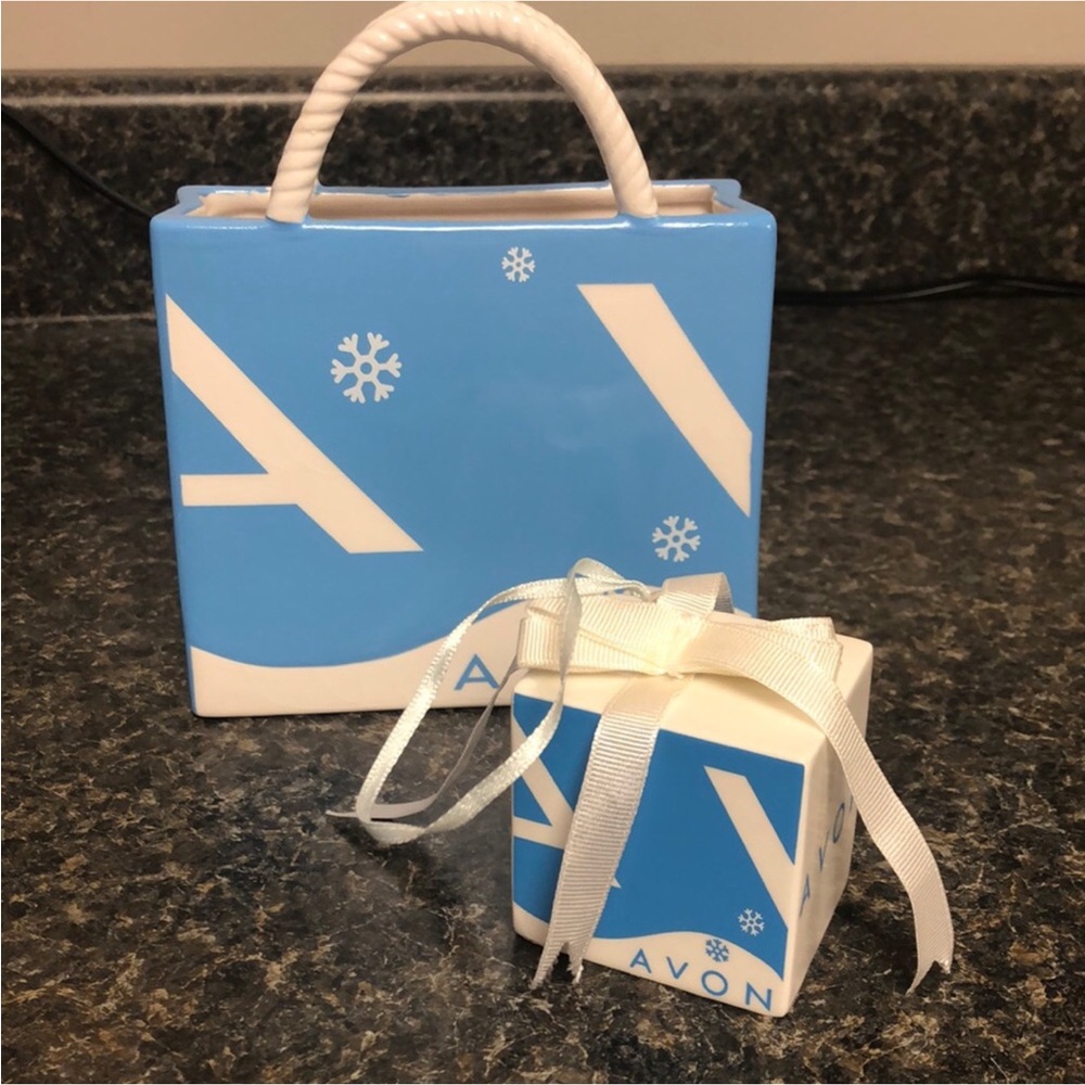 3/$15 ❤️ Avon ceramic gift bag and Christmas ornament